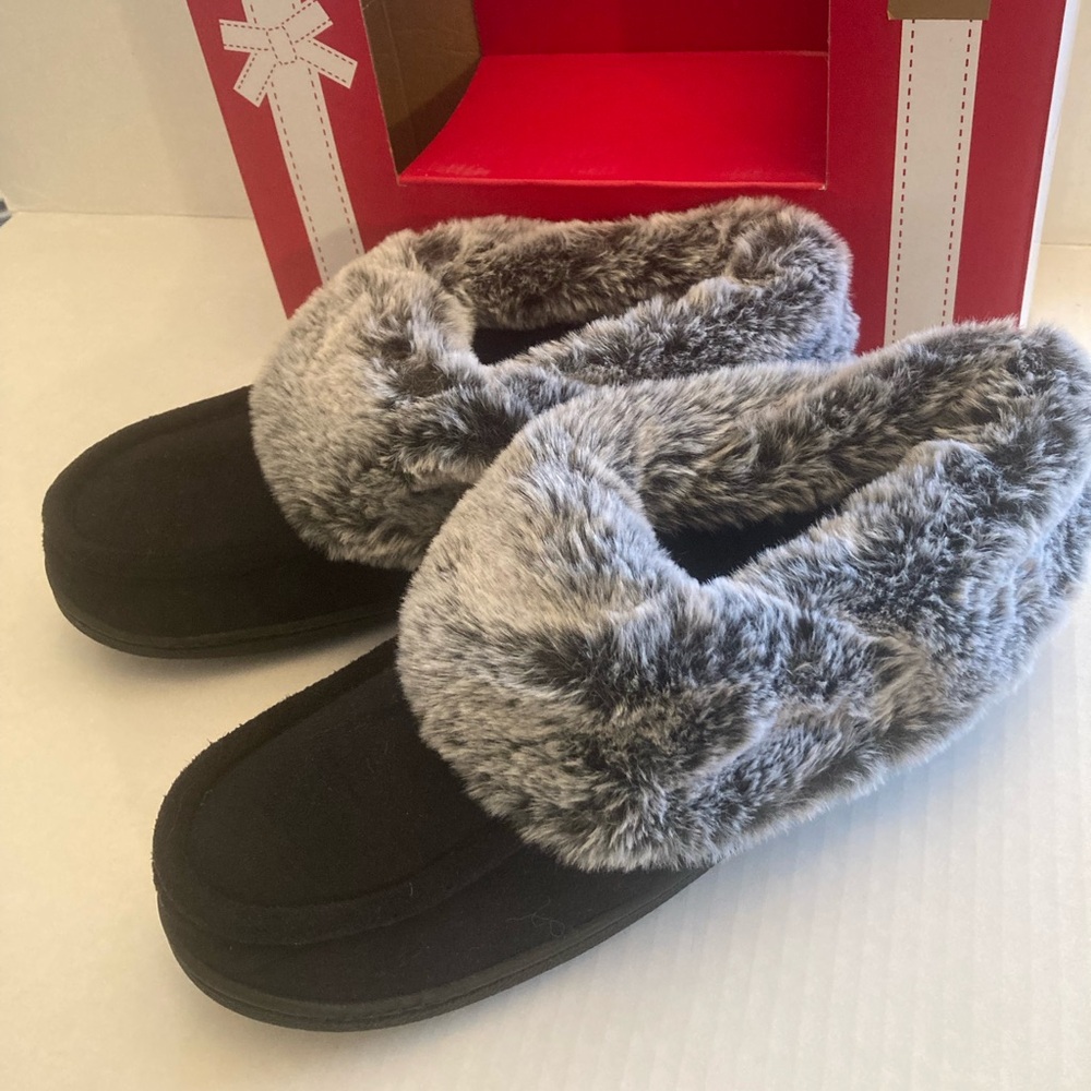 Charter Club Cozy Women's Black Slipper with Gray Faux-Fur Cuff - Picture 2 of 6